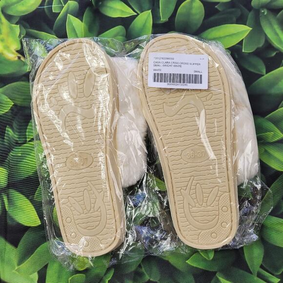 NWT Casa Clara Ava White Criss Cross Faux Fur Slipper size Small (36-37) - Picture 9 of 9